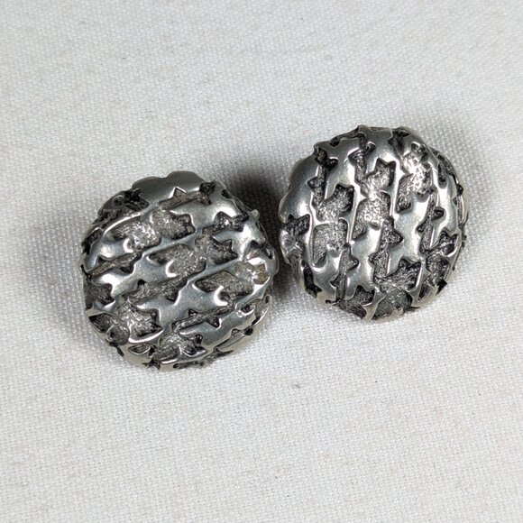 Round Brutalist Abstract stud earrings 2.5 cm silver tone metal - Picture 3 of 3
